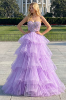 Laden Sie das Bild in den Galerie-Viewer, Prinzessin Trägerloses Lila Korsett Perlen Langes Ballkleid mit Rüschen