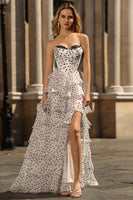 Laden Sie das Bild in den Galerie-Viewer, Langes A-Linie Gestuftes Herzausschnitt Ballkleid mit Rüschen