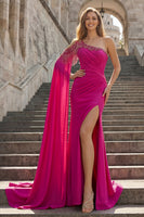 Laden Sie das Bild in den Galerie-Viewer, Glitzer Fuchsia Meerjungfrau Ein Schulter Perlen Gerafftes Langes Ballkleid mit Schlitz