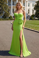 Laden Sie das Bild in den Galerie-Viewer, Grünes Meerjungfrauen Trägerloses 3D-Blumen Maxi Ballkleid mit Schlitz