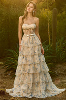 Laden Sie das Bild in den Galerie-Viewer, Trägerloses A-Linie Gelbes Blumen Besetztes Korsett Langes Ballkleid mit Rüschen