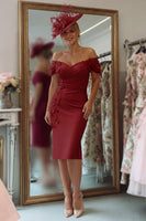 Laden Sie das Bild in den Galerie-Viewer, Schulterfreies Etui Rosa Kleid für die Brautmutter mit Applikationen