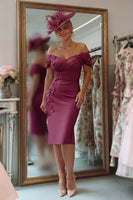 Laden Sie das Bild in den Galerie-Viewer, Schulterfreies Etui Rosa Kleid für die Brautmutter mit Applikationen