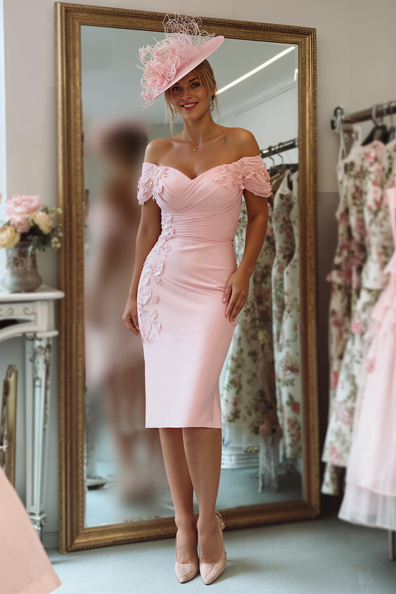 Laden Sie das Bild in den Galerie-Viewer, Schulterfreies Etui Rosa Kleid für die Brautmutter mit Applikationen