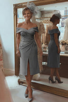 Laden Sie das Bild in den Galerie-Viewer, Blush Rosa Etui Schulterfreies Kleid für die Brautmutter mit Schlitz