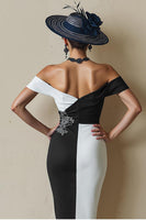 Laden Sie das Bild in den Galerie-Viewer, Schwarz-Weißes Schulterfreies Bodycon Midi Kleid für die Brautmutter mit Schlitz