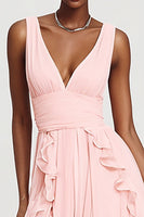 Laden Sie das Bild in den Galerie-Viewer, Langes A-Linie Rosa Ballkleid aus Chiffon mit Rüschen und Schlitz