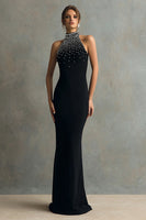 Laden Sie das Bild in den Galerie-Viewer, Glitzerndes Schwarzes Etui Ballkleid mit Perlen