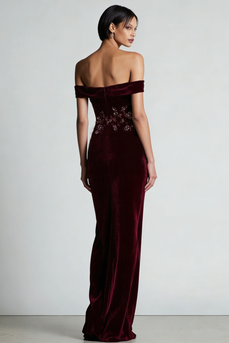 Schulterfreies Burgundy Ballkleid aus Samt mit Perlen