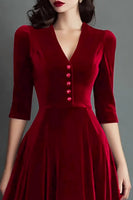 Laden Sie das Bild in den Galerie-Viewer, Burgunder A-Linie V-Ausschnitt Arbeitskleid aus Samt mit halben Ärmeln