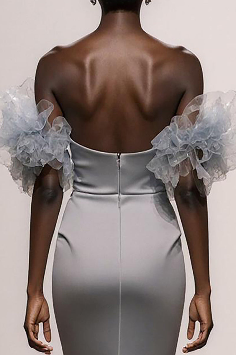 Laden Sie das Bild in den Galerie-Viewer, Meerjungfrau Schulterfreies Rüschen Silbernes Pailletten Ballkleid