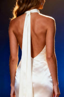 Laden Sie das Bild in den Galerie-Viewer, Weißes Satin Meerjungfrauen Neckholder Langes Ballkleid mit Umhang