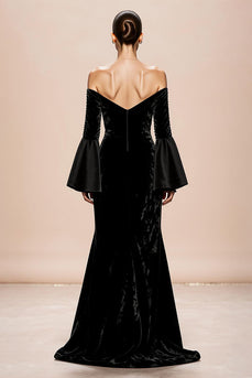 Schwarzes Meerjungfrauen Schulterfreies Abendkleid aus Samt mit Schlitz