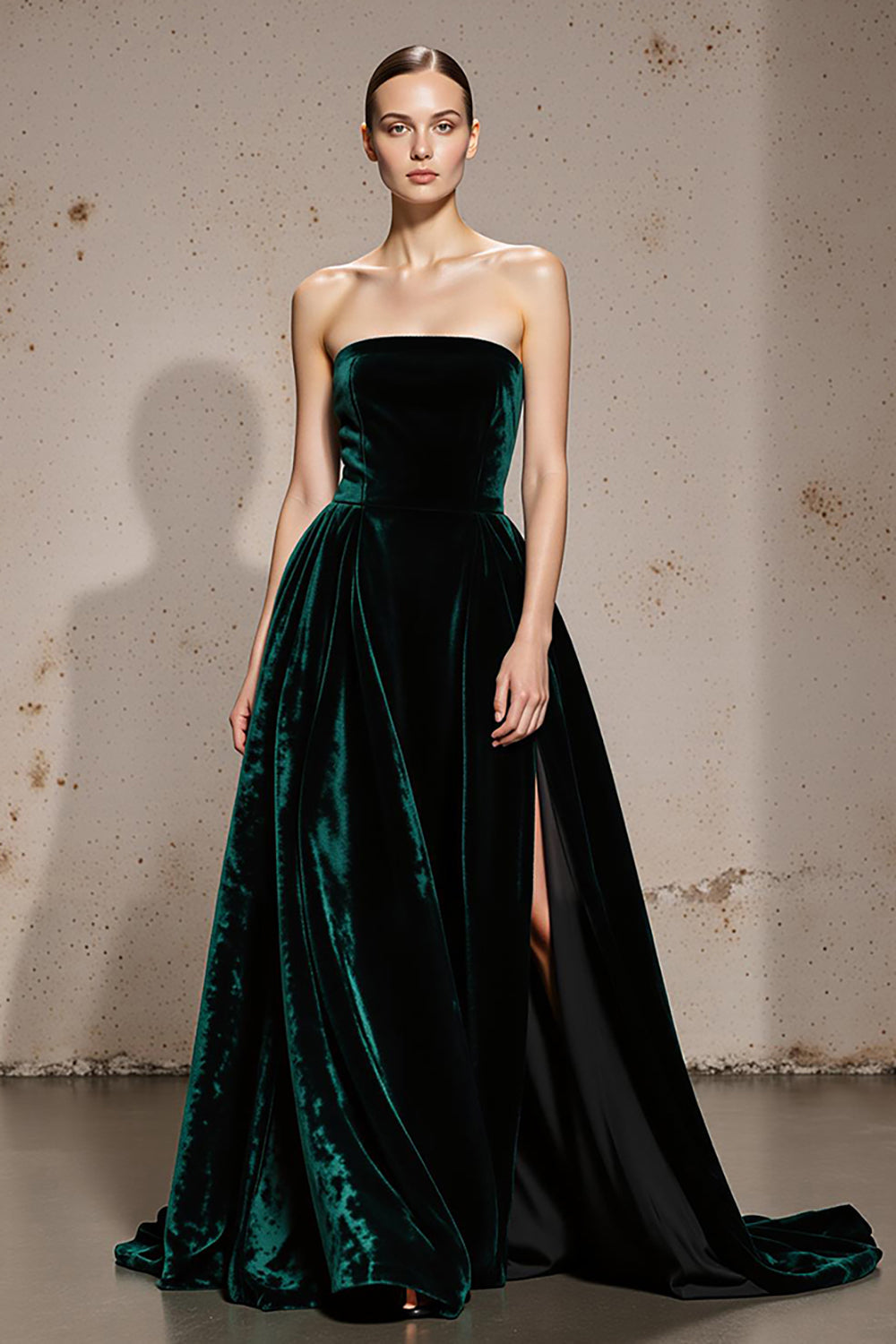 Dunkelgrünes A-Linie Trägerloses Samt Ballkleid mit Schlitz