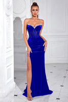 Laden Sie das Bild in den Galerie-Viewer, Glitzerndes Schwarzes Etui Samt Herzausschnitt Langes Ballkleid mit Perlenstickerei