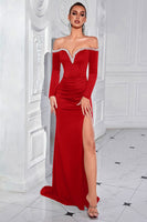 Laden Sie das Bild in den Galerie-Viewer, Glitzerndes Schwarzes Satin Schulterfreies Perlenbesetztes Meerjungfrauen Ballkleid mit Schlitz