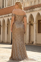 Laden Sie das Bild in den Galerie-Viewer, Glitzerndes Champagner Schulterfreies Meerjungfrauen Pailletten Langes Ballkleid mit Schlitz
