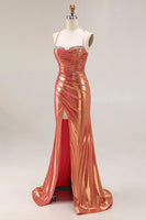 Laden Sie das Bild in den Galerie-Viewer, Metallic Orange Meerjungfrauen Perlen Ballkleid mit Rüschen und Schlitz