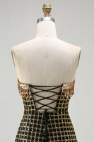 Laden Sie das Bild in den Galerie-Viewer, Glitzerndes Schwarzes Goldenes Trägerloses Pailletten Langes Ballkleid mit Schlitz