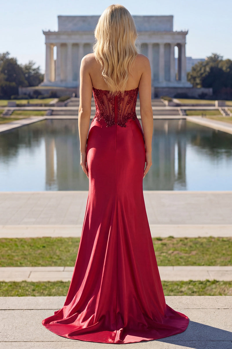 Laden Sie das Bild in den Galerie-Viewer, Bordeauxrotes Trägerloses Perlen Meerjungfrauen Korsett Satin Ballkleid mit Schlitz