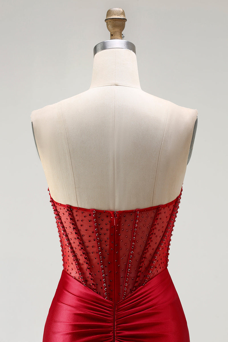 Laden Sie das Bild in den Galerie-Viewer, Rotes Trägerloses Meerjungfrauen Korsett Gerafftes Satin Langes Ballkleid mit Schlitz