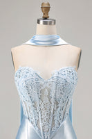 Laden Sie das Bild in den Galerie-Viewer, Blaues Meerjungfrau Korsett Herzausschnitt Wandelbares Langes Satin Ballkleid mit Girlande
