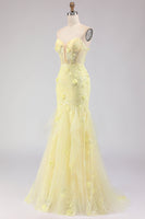 Laden Sie das Bild in den Galerie-Viewer, Lila Trägerloses Meerjungfrauen Spitze Korsett Langes Ballkleid mit Perlen