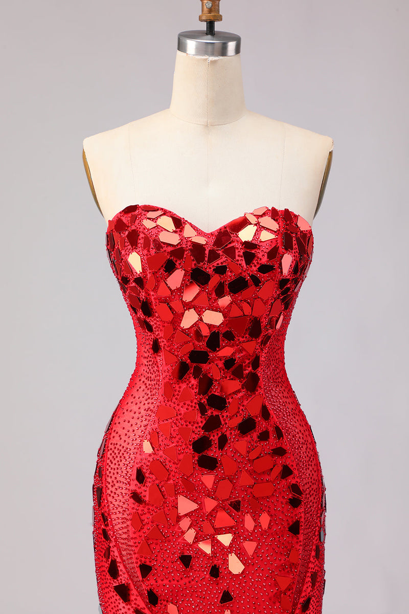 Laden Sie das Bild in den Galerie-Viewer, Rotes Trägerloses Meerjungfrauen Perlen Schlitz Langes Ballkleid mit Spiegel