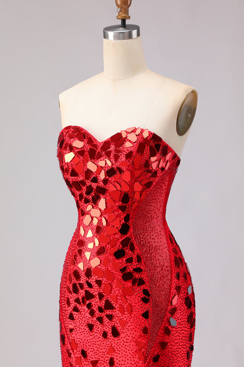 Laden Sie das Bild in den Galerie-Viewer, Rotes Trägerloses Meerjungfrauen Perlen Schlitz Langes Ballkleid mit Spiegel