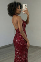 Laden Sie das Bild in den Galerie-Viewer, Glitzerndes Burgundergrünes Meerjungfrauen Neckholder Pailletten Langes Ballkleid mit Schlitz