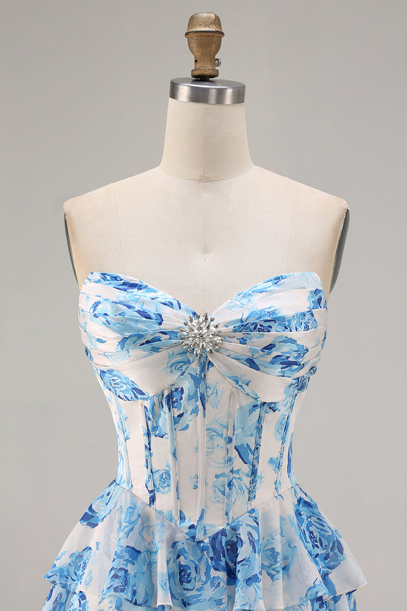 Laden Sie das Bild in den Galerie-Viewer, Weißblaues Geblümtes Trägerloses A-Linie Korsett Gestuftes Rüschen Langes Ballkleid mit Schlitz