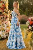 Laden Sie das Bild in den Galerie-Viewer, Weißblaues Blumenmuster A-Linie Trägerloses Korsett Gestuftes Rüschen Langes Ballkleid mit Schlitz