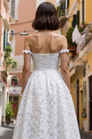 Laden Sie das Bild in den Galerie-Viewer, Weißes Schulterfreies Midi Standesamtkleid mit Spitze in A-Linie