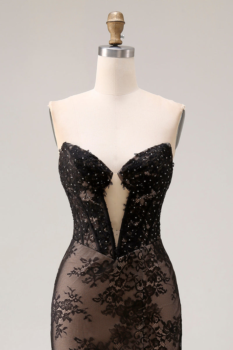 Laden Sie das Bild in den Galerie-Viewer, Trägerloses Meerjungfrauen Perlen Schwarzes Spitze Langes Ballkleid mit Schlitz