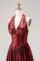 Laden Sie das Bild in den Galerie-Viewer, Burgundergrünes Metallic-A-Line-Neckholder-Korsett, langes Abschlussballkleid mit Schlitz