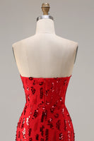Laden Sie das Bild in den Galerie-Viewer, Glitzerndes rotes, trägerloses, Paillettenlanges Abschlussballkleid mit Schlitz