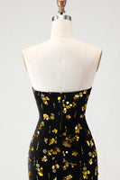 Laden Sie das Bild in den Galerie-Viewer, Schwarzes und Goldenes Meerjungfrauen Pailletten Trägerloses Korsett Samt Langes Ballkleid mit Schlitz