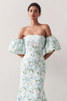 Laden Sie das Bild in den Galerie-Viewer, Blaue Weiße Blume Mermaid Trägerloses Satin Brautjungfernkleid mit abnehmbaren Ärmeln