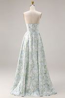 Laden Sie das Bild in den Galerie-Viewer, Blau-Weißes Geblümtes Trägerloses A-Linie Langes Satin Brautjungfernkleid mit Taschen