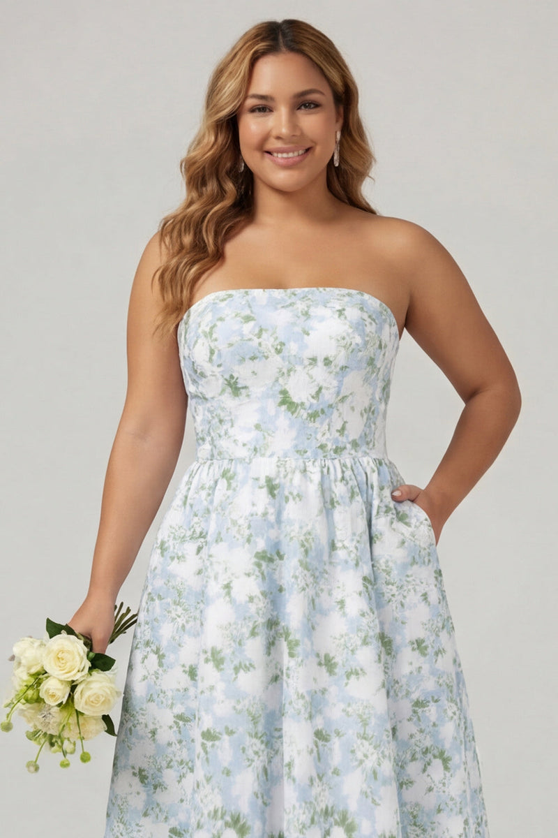 Laden Sie das Bild in den Galerie-Viewer, Trägerloses Blaues Weißes Blumenmuster A-Linie Langes Satin Plus-Size Brautjungfernkleid mit Taschen