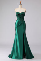 Laden Sie das Bild in den Galerie-Viewer, Dunkelgrünes Meerjungfrauen Trägerloses Korsett Gerafftes Pailletten Abschlussballkleid mit Schlitz