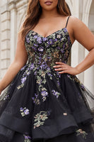 Laden Sie das Bild in den Galerie-Viewer, Schwarze Blumen Pailletten Langes Plus Size Ballkleid mit Rüschen