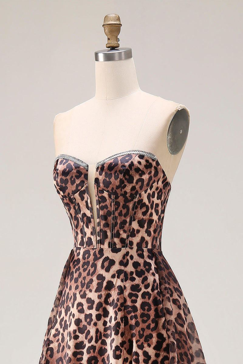 Laden Sie das Bild in den Galerie-Viewer, Trägerloses Braunes Leopard Korsett A-Linie Korsett Langes Ballkleid mit Schlitz