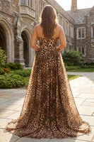 Laden Sie das Bild in den Galerie-Viewer, Trägerloses Braunes Leopard Korsett A-Linie Korsett Langes Ballkleid mit Schlitz