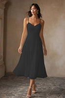 Laden Sie das Bild in den Galerie-Viewer, Weißes Midi Chiffon Standesamtkleid mit Spaghettiträgern in A-Linie