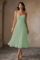 Laden Sie das Bild in den Galerie-Viewer, Weißes Midi Chiffon Standesamtkleid mit Spaghettiträgern in A-Linie