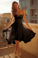 Laden Sie das Bild in den Galerie-Viewer, Weißes Trägerloses A Linie Mini Standesamtkleid