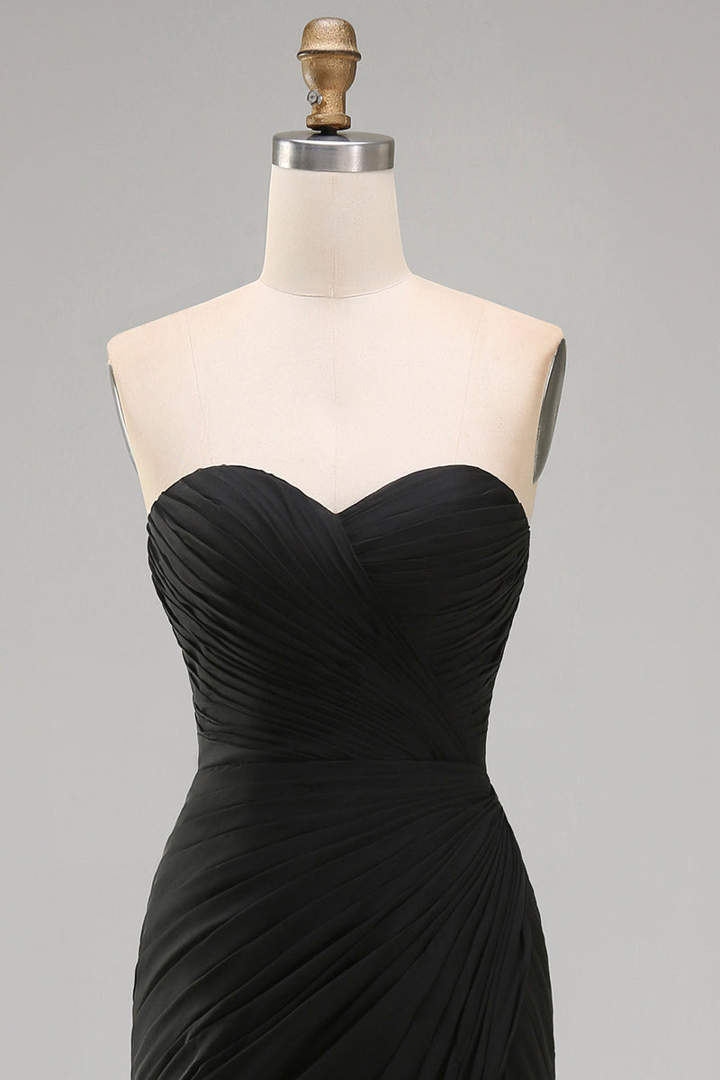 Laden Sie das Bild in den Galerie-Viewer, Schwarzes Chiffon, gerafftes trägerloses Sheath – langes festliches Kleid mit Schlitz