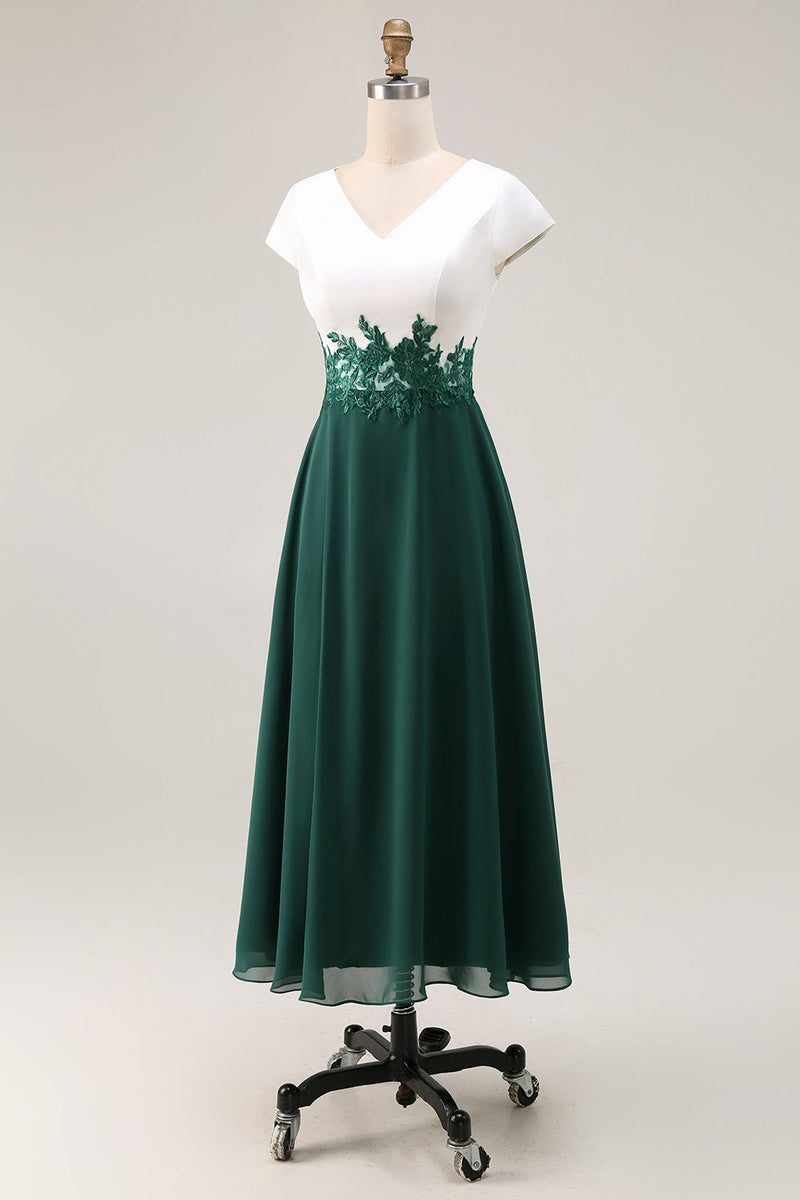 Laden Sie das Bild in den Galerie-Viewer, Weiß Grünes A Linie V-Ausschnitt Appliziertes Kleid für die Mutter der Braut