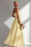 Laden Sie das Bild in den Galerie-Viewer, Zitronensorbet A-Linie Chiffon Wandelbares Langes Brautjungfernkleid mit Schlitz